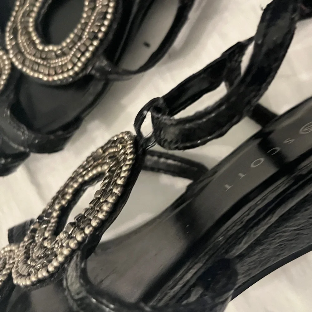 Karen Scott chic black